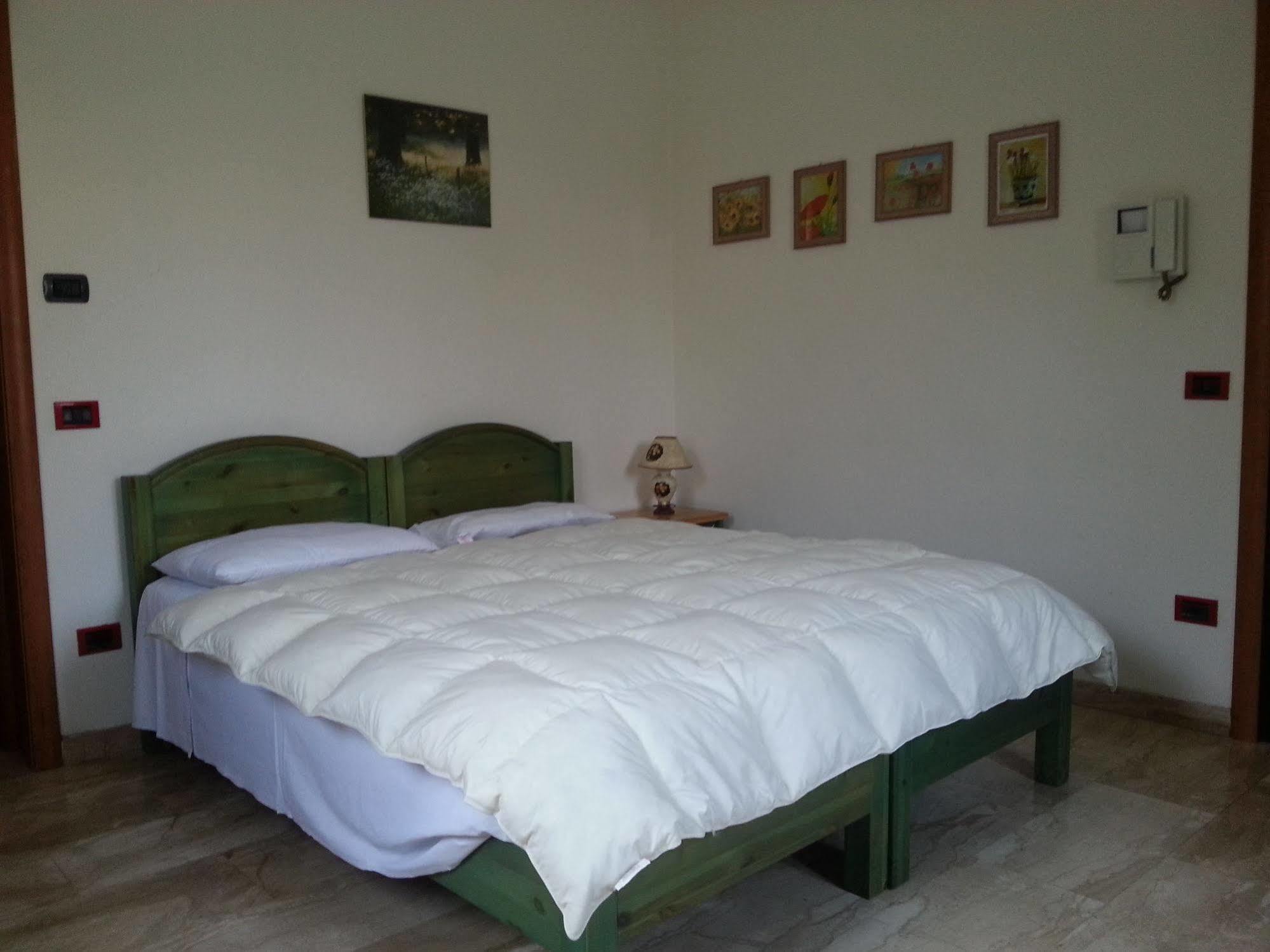 Residence La Vecchia Reggio เรจโจเอมิเลีย ภายนอก รูปภาพ