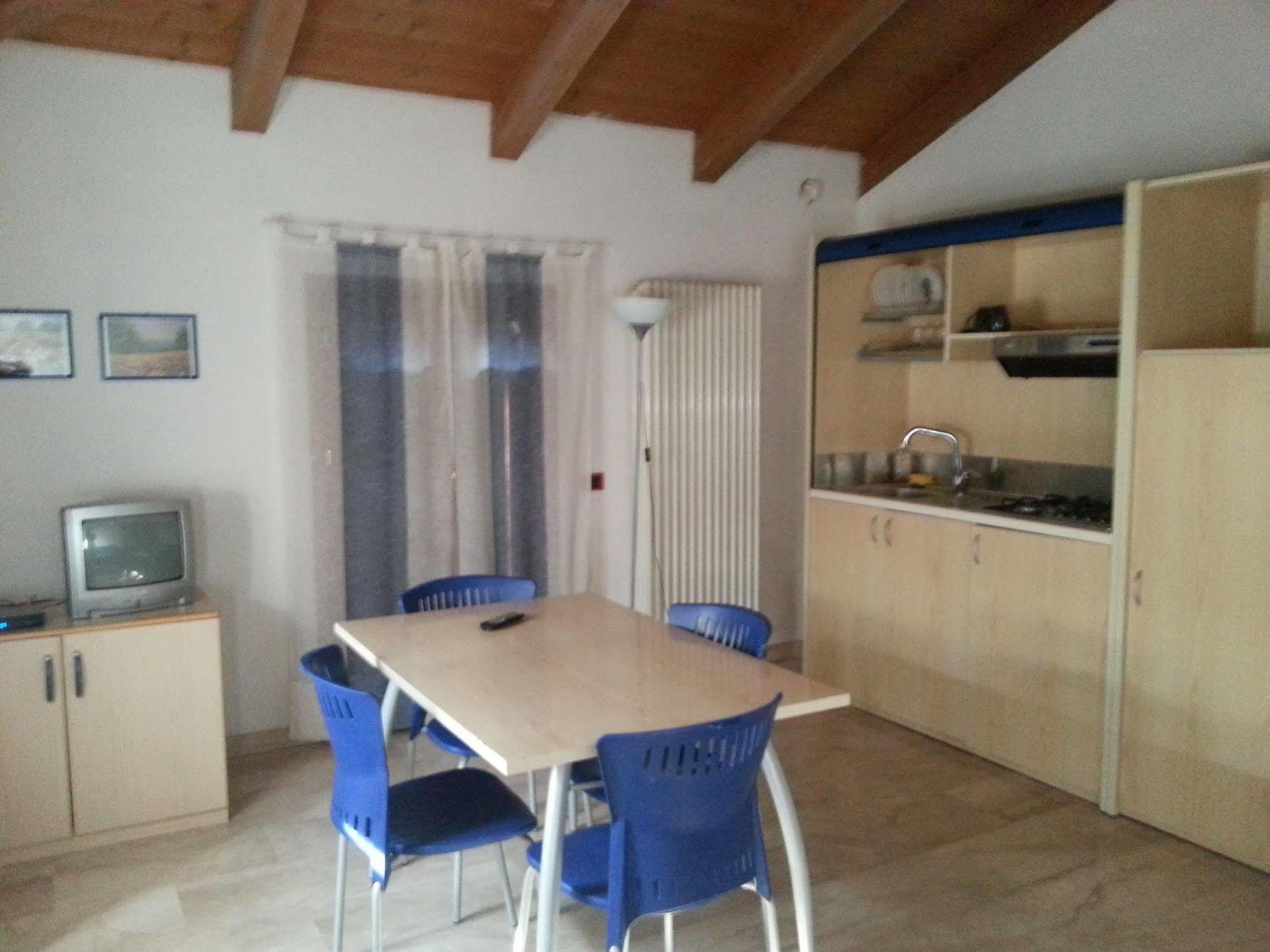 Residence La Vecchia Reggio เรจโจเอมิเลีย ภายนอก รูปภาพ